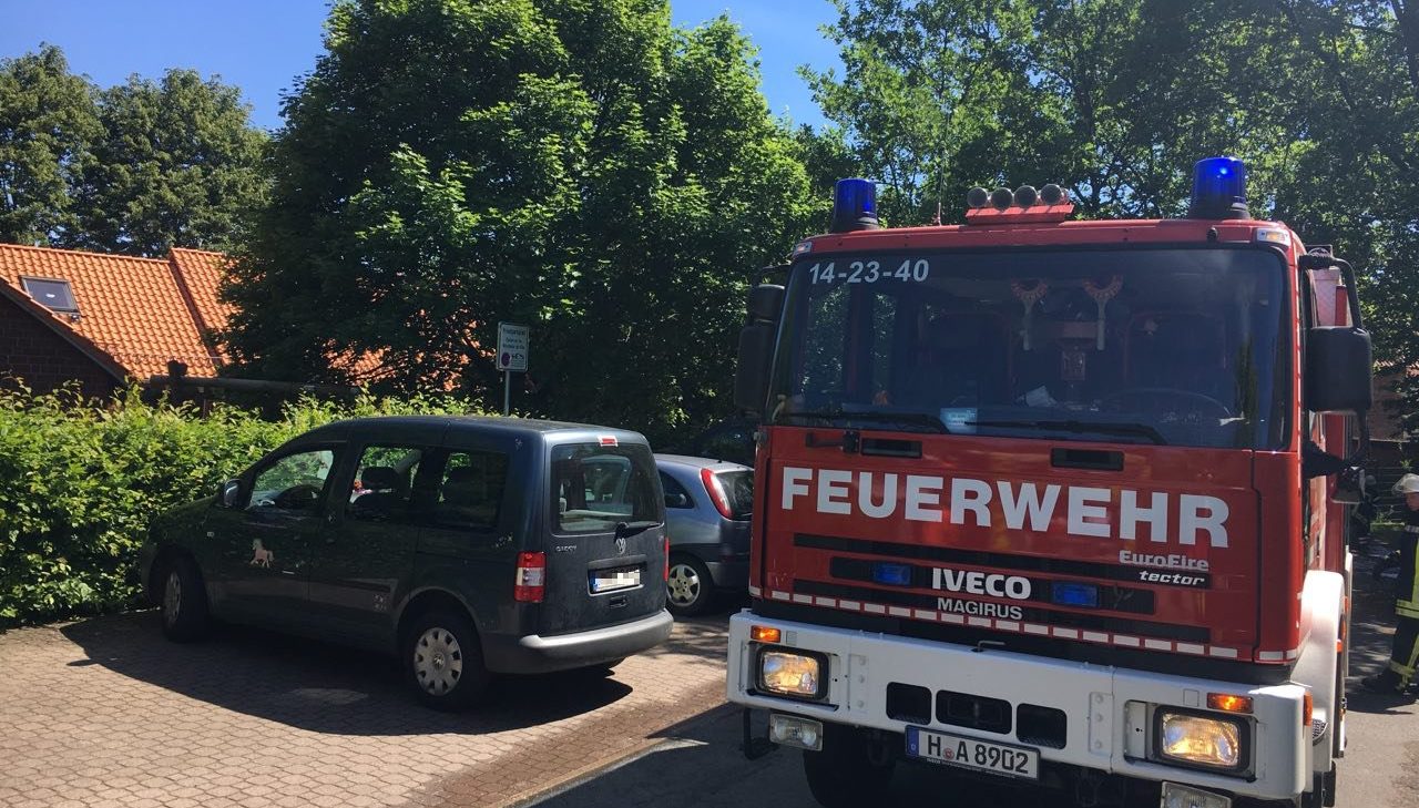  Foto zu Feuerwehr übt im Kindergarten 